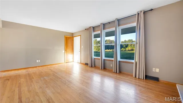 $819,999 | 762 Cave Farm Road, Troy, MO 63379