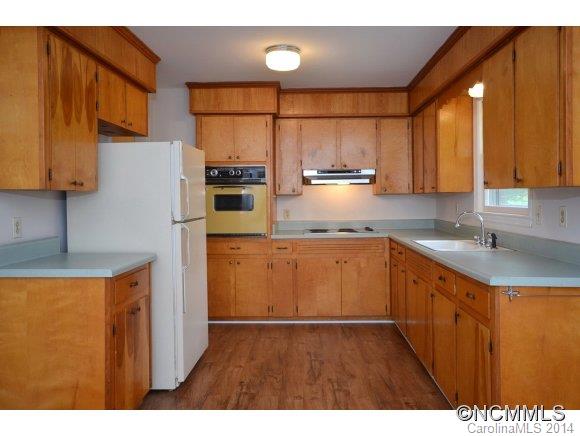 517 Tugaloo Road Landrum, SC 29356 - Photo 5 of 14 a kitchen with stainless steel appliances granite countertop a sink stove and refrigerator