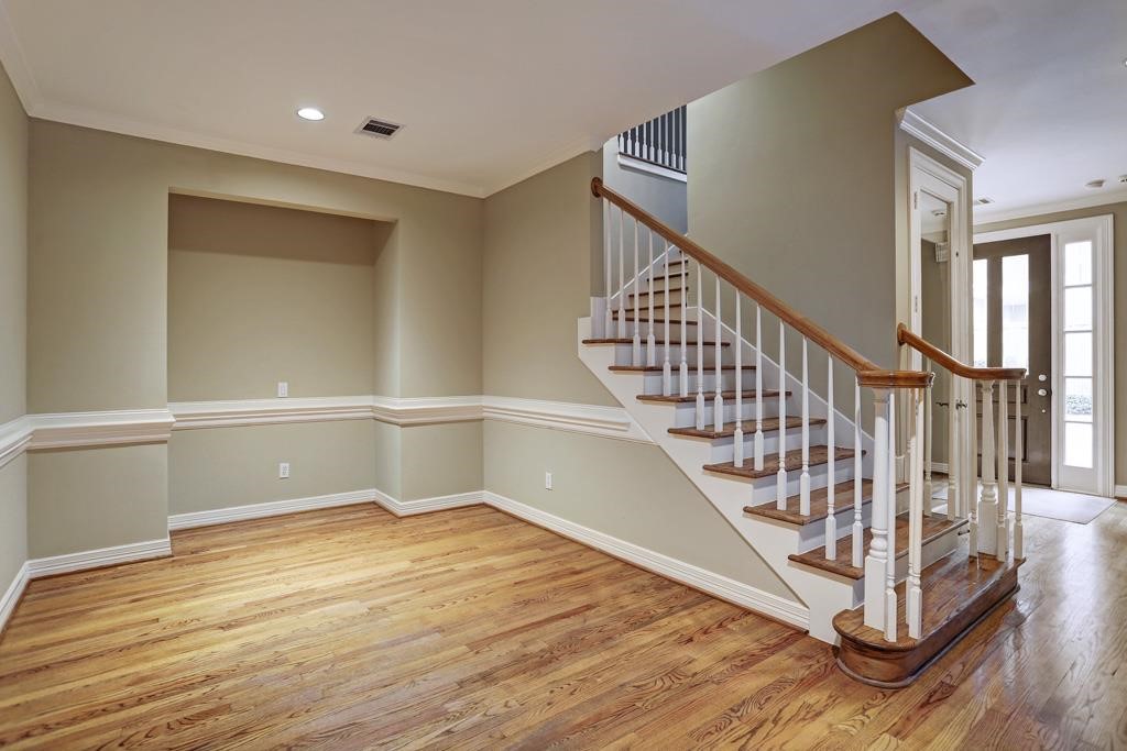 516 South Post Oak Lane, Unit 7 Houston, TX 77056 - Photo 6 of 8 a view of entryway with wooden floor