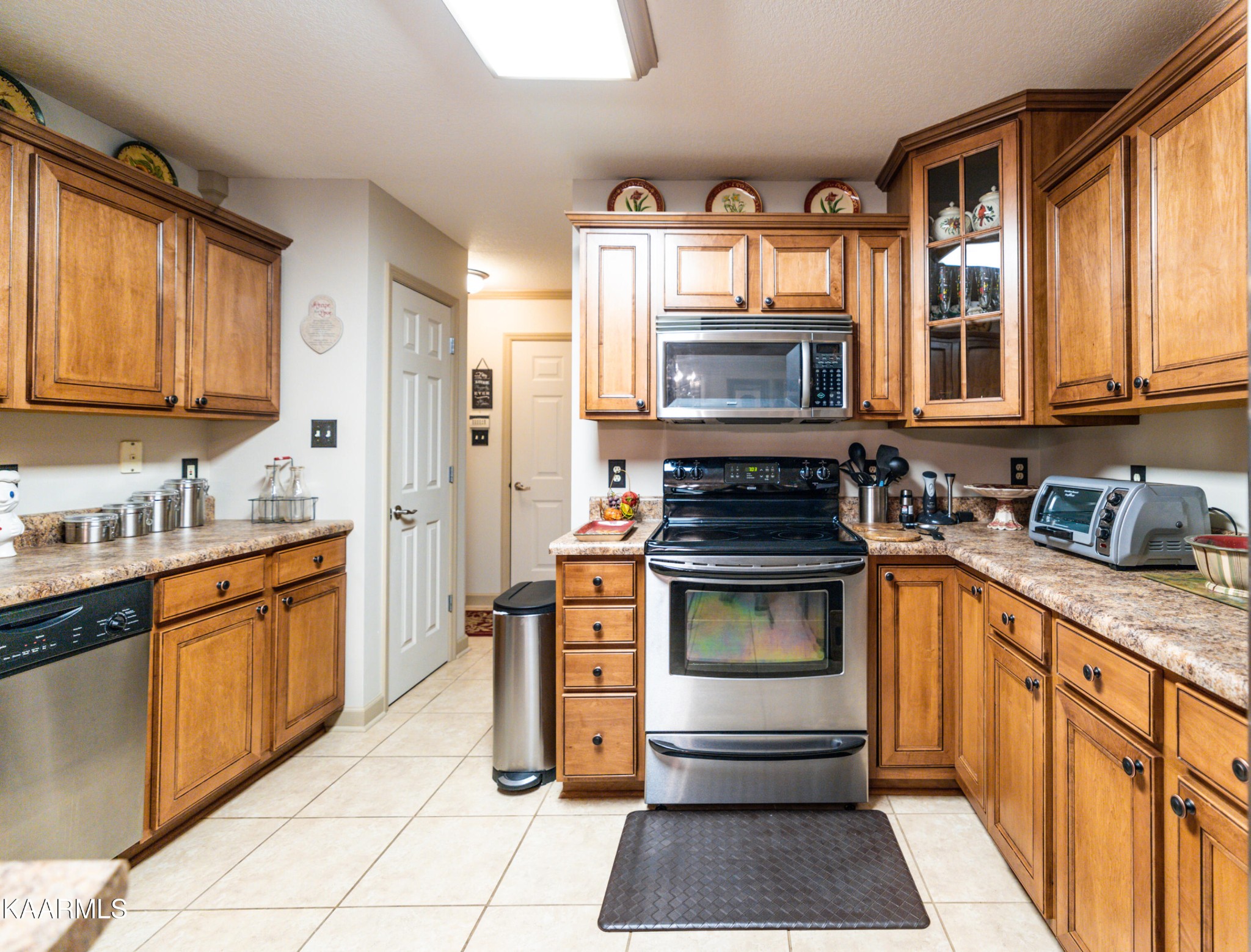 9043 Rocky Ridge Way, Unit 9 Knoxville, TN 37924 - Photo 12 of 31 a kitchen with stainless steel appliances granite countertop a stove a sink and a granite counter tops