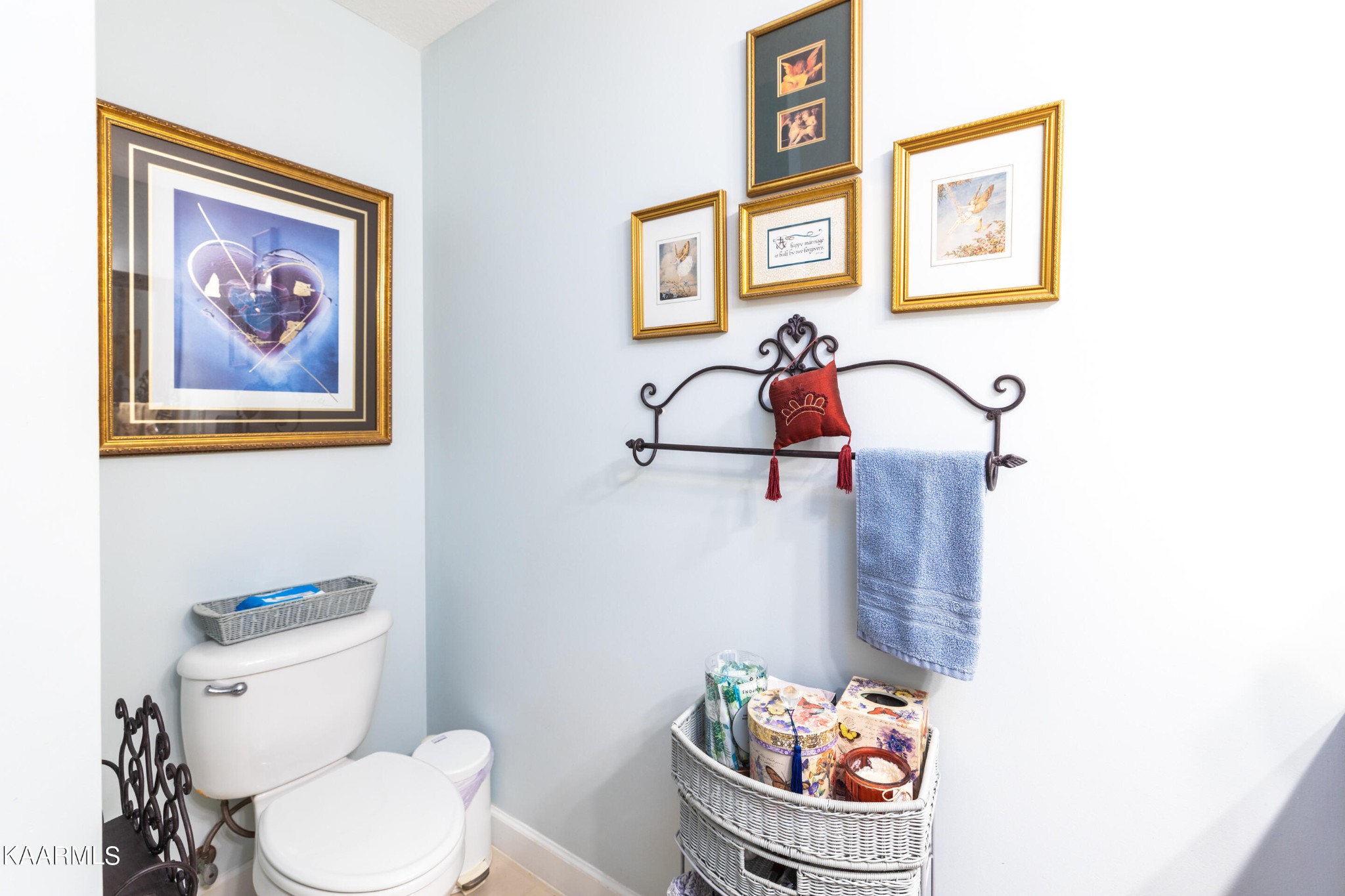 9043 Rocky Ridge Way, Unit 9 Knoxville, TN 37924 - Photo 21 of 31 a bathroom with a toilet and a sink