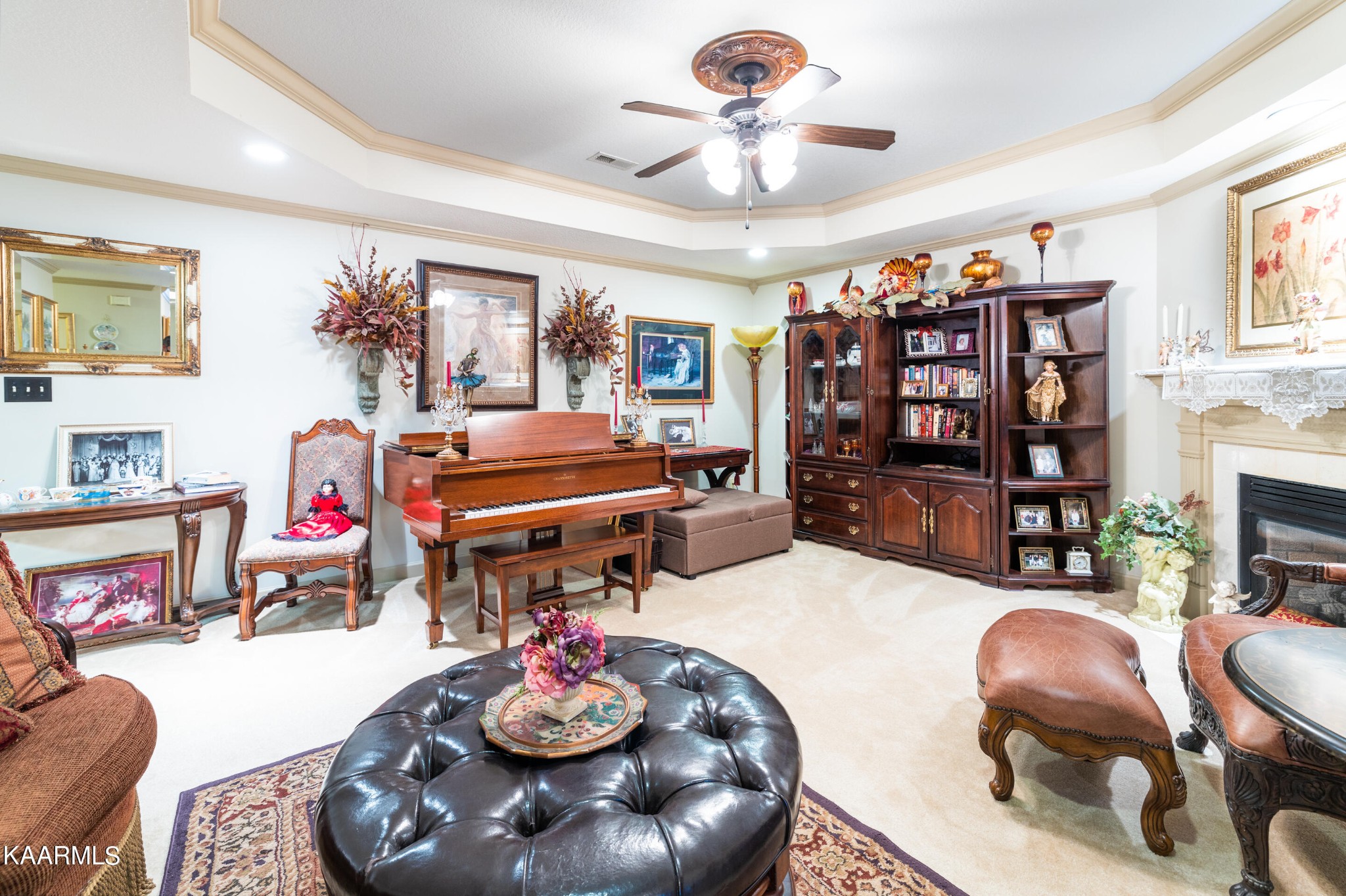 9043 Rocky Ridge Way, Unit 9 Knoxville, TN 37924 - Photo 6 of 31 a living room with furniture and a wooden floor