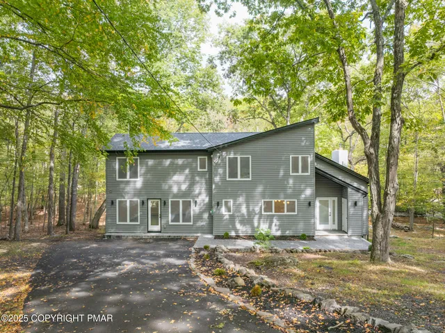 $699,900 | 5806 Decker Road, Bushkill, PA 18324
