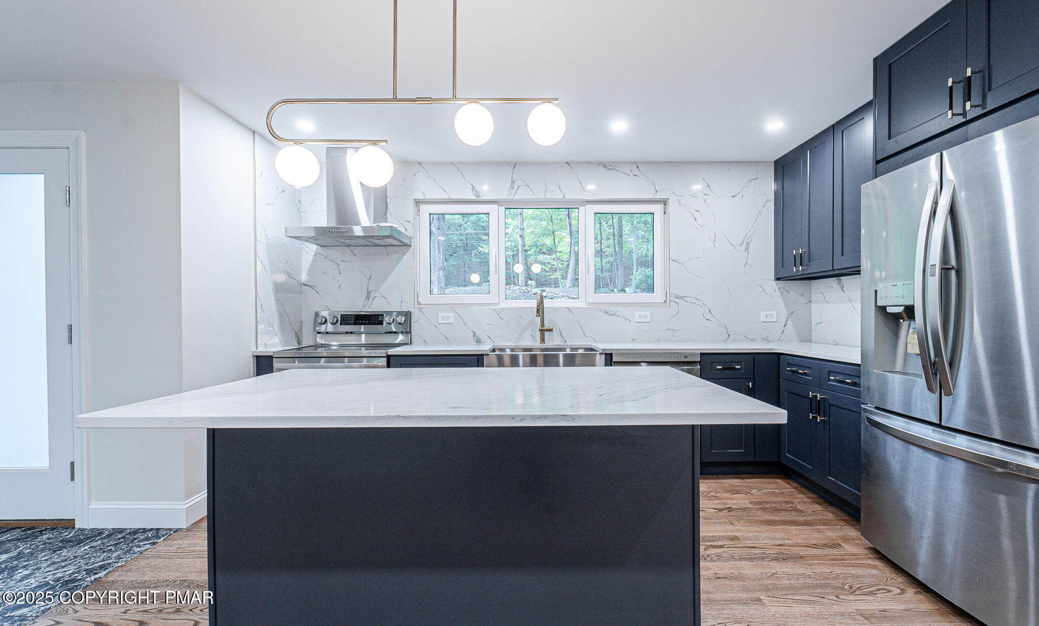 5806 Decker Road Bushkill, PA 18324 - Photo 26 of 76 Kitchen Breakfast Bar