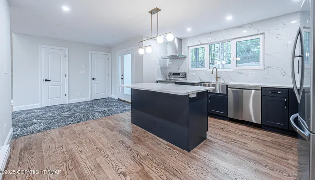 $699,900 | 5806 Decker Road, Bushkill, PA 18324