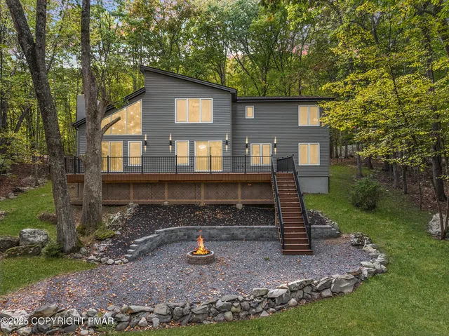 $699,900 | 5806 Decker Road, Bushkill, PA 18324