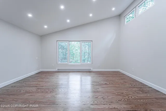 $699,900 | 5806 Decker Road, Bushkill, PA 18324