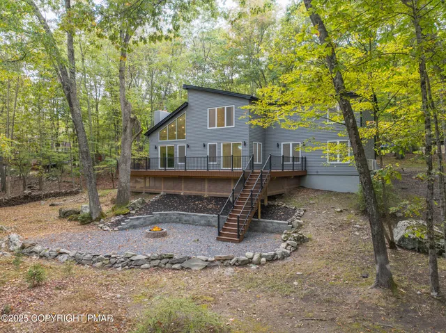 $699,900 | 5806 Decker Road, Bushkill, PA 18324