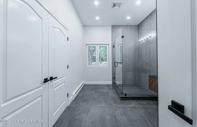 $699,900 | 5806 Decker Road, Bushkill, PA 18324