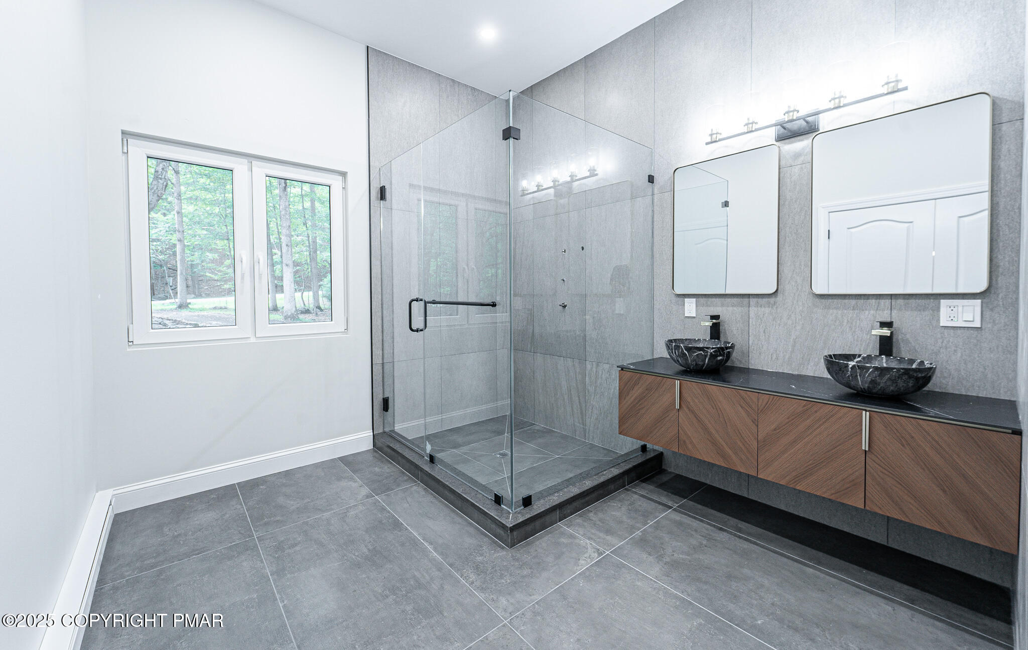 5806 Decker Road Bushkill, PA 18324 - Photo 43 of 76 Master Bath