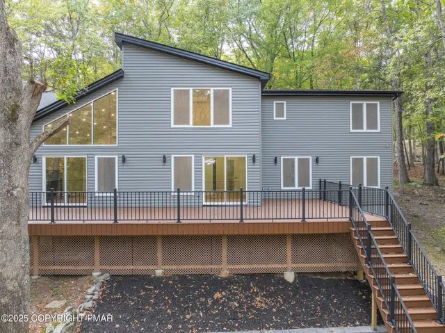 $699,900 | 5806 Decker Road, Bushkill, PA 18324