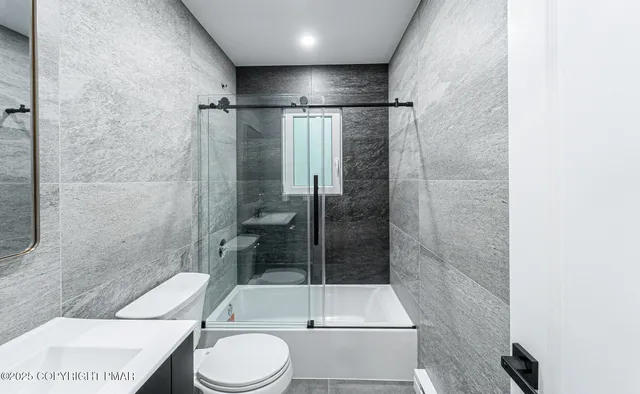 $699,900 | 5806 Decker Road, Bushkill, PA 18324