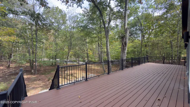 $699,900 | 5806 Decker Road, Bushkill, PA 18324