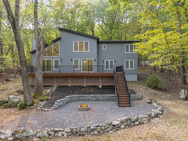 $699,900 | 5806 Decker Road, Bushkill, PA 18324