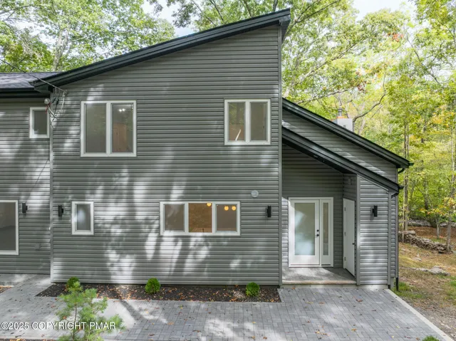 $699,900 | 5806 Decker Road, Bushkill, PA 18324