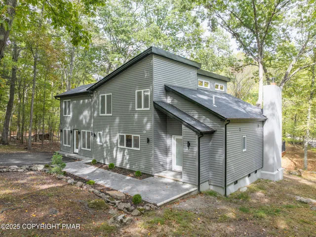 $699,900 | 5806 Decker Road, Bushkill, PA 18324