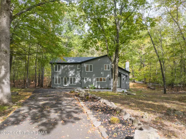 $699,900 | 5806 Decker Road, Bushkill, PA 18324