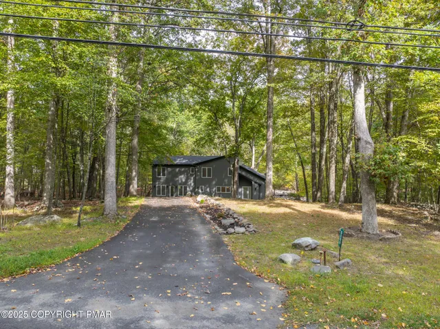 $699,900 | 5806 Decker Road, Bushkill, PA 18324