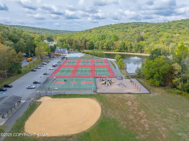 $699,900 | 5806 Decker Road, Bushkill, PA 18324