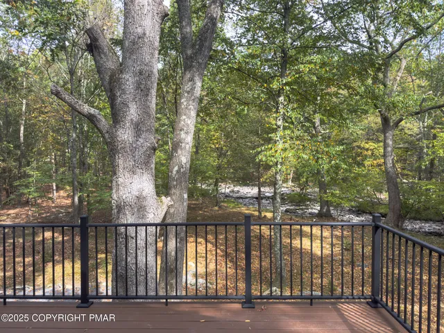 $699,900 | 5806 Decker Road, Bushkill, PA 18324