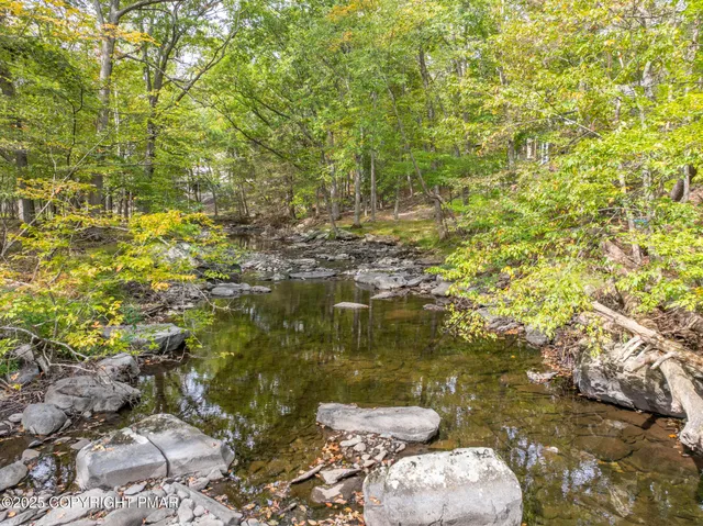 $699,900 | 5806 Decker Road, Bushkill, PA 18324