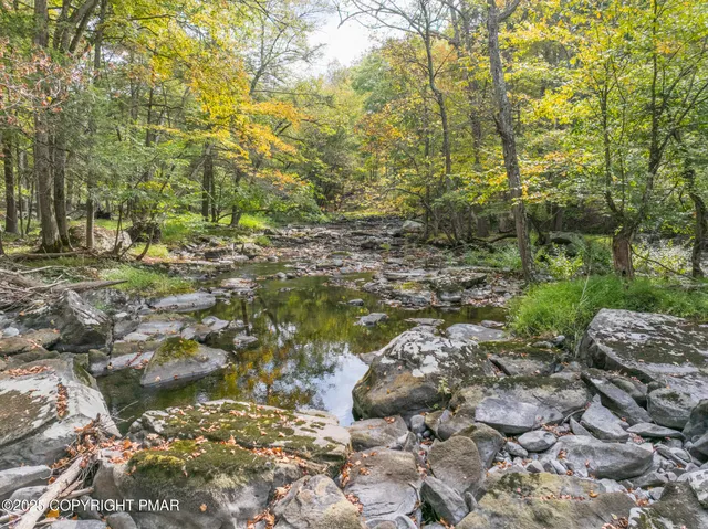 $699,900 | 5806 Decker Road, Bushkill, PA 18324