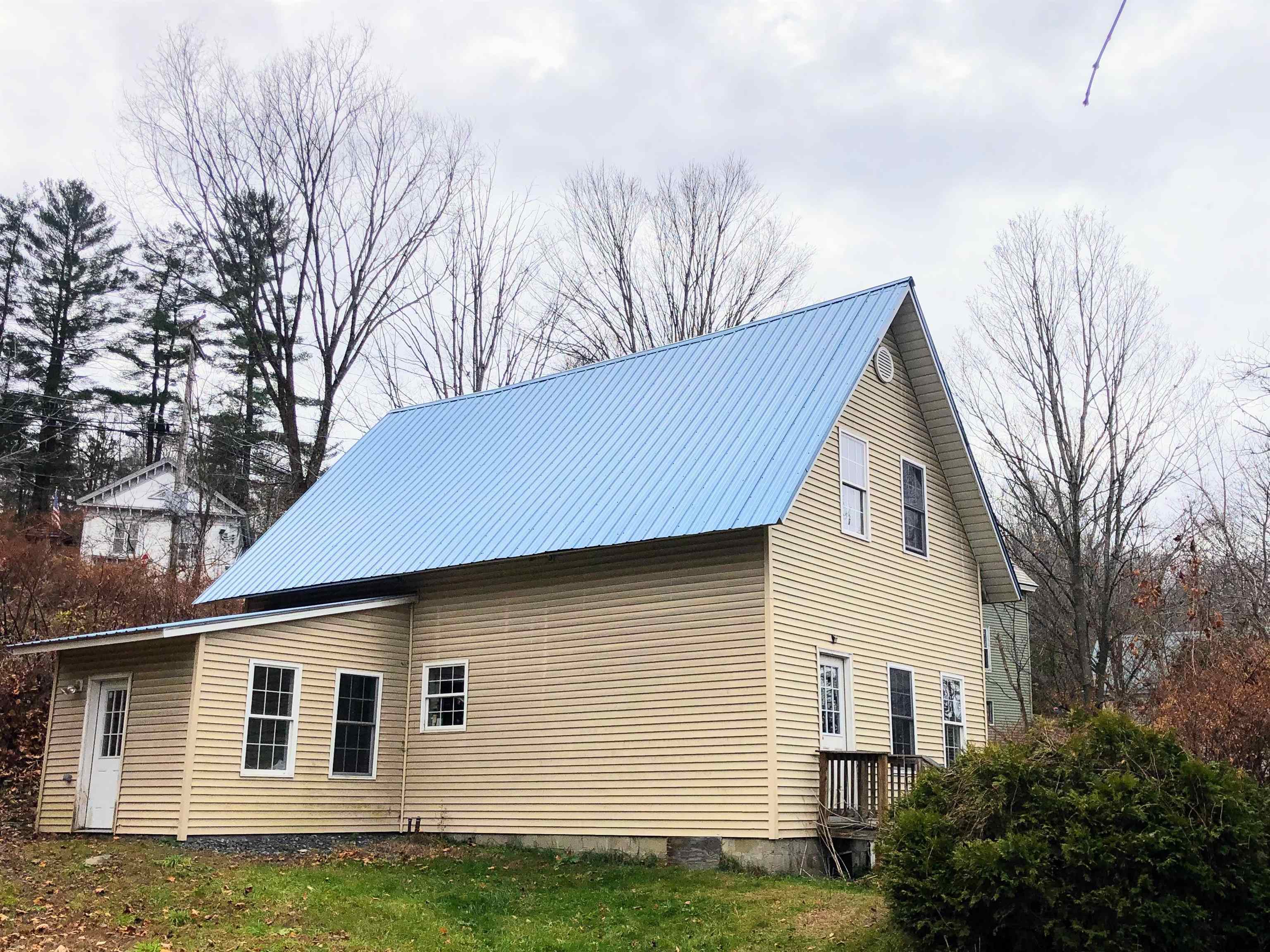 33 Clinton Street Springfield, VT 05156 - Photo 1 of 27