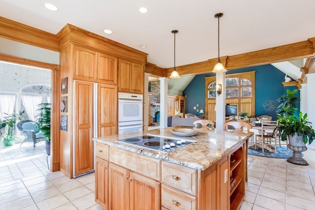 636 Wolf Swamp Road Longmeadow, MA 01106 - Photo 11 of 34