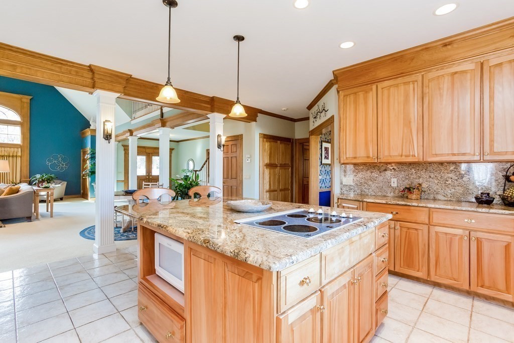 636 Wolf Swamp Road Longmeadow, MA 01106 - Photo 13 of 34