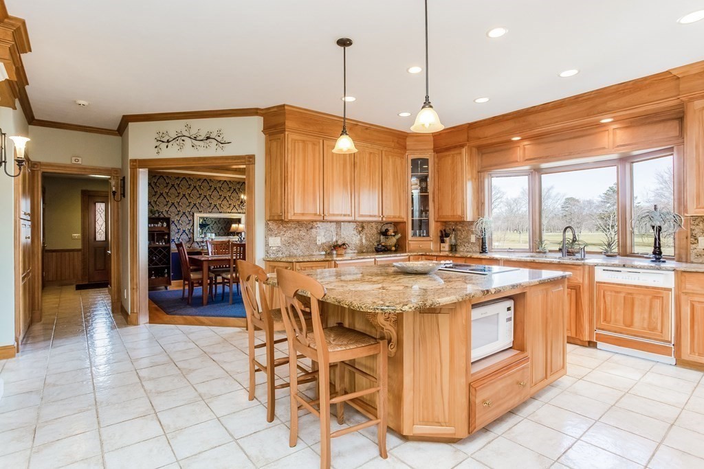 636 Wolf Swamp Road Longmeadow, MA 01106 - Photo 14 of 34