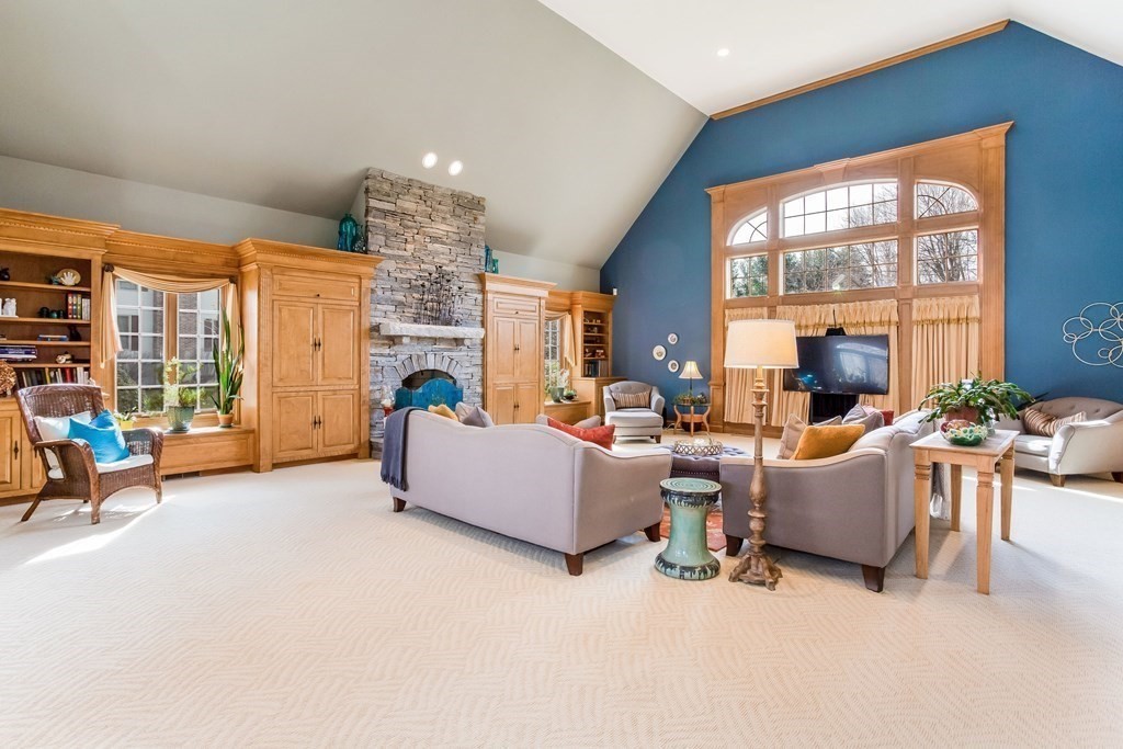 636 Wolf Swamp Road Longmeadow, MA 01106 - Photo 3 of 34
