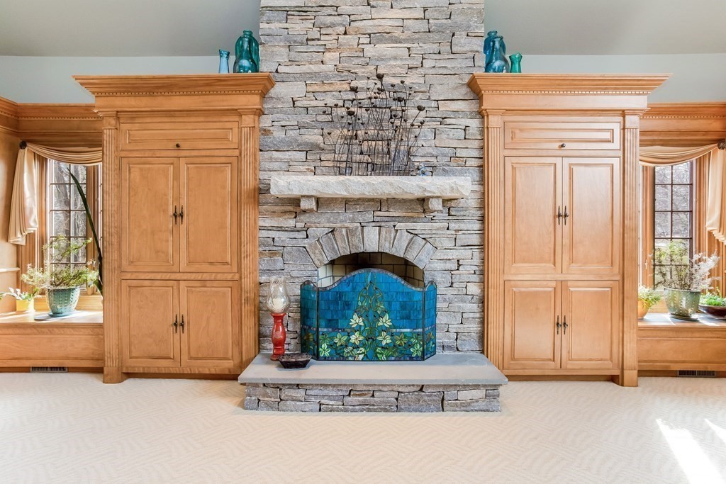 636 Wolf Swamp Road Longmeadow, MA 01106 - Photo 4 of 34