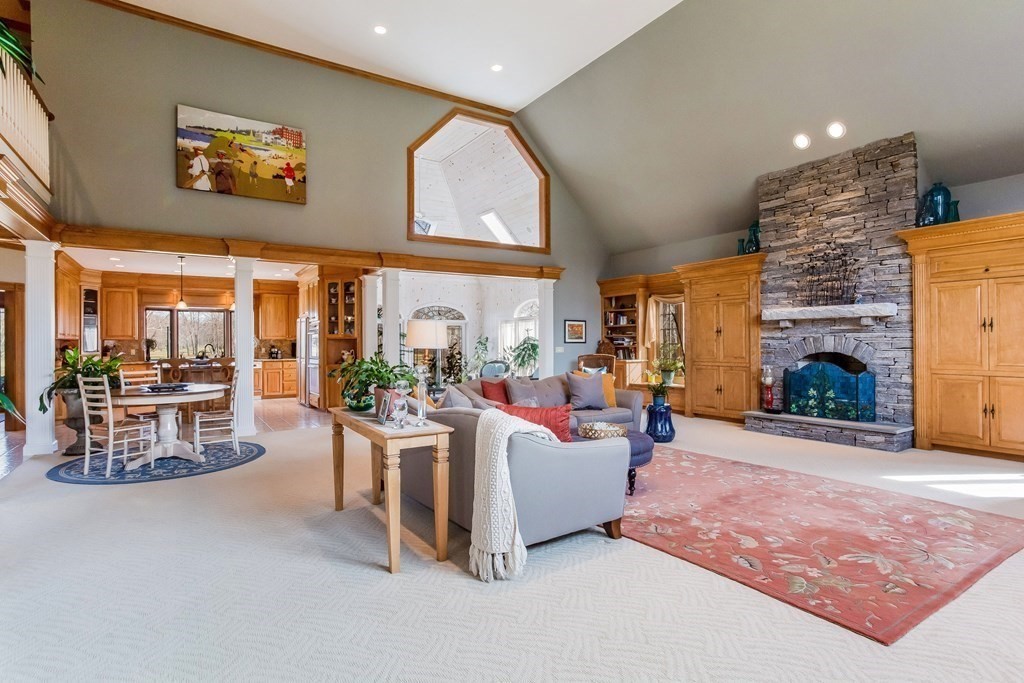 636 Wolf Swamp Road Longmeadow, MA 01106 - Photo 5 of 34