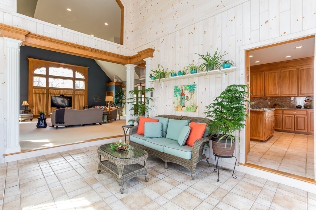 636 Wolf Swamp Road Longmeadow, MA 01106 - Photo 9 of 34