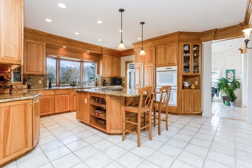 636 Wolf Swamp Road Longmeadow, MA 01106 - Photo 10 of 34