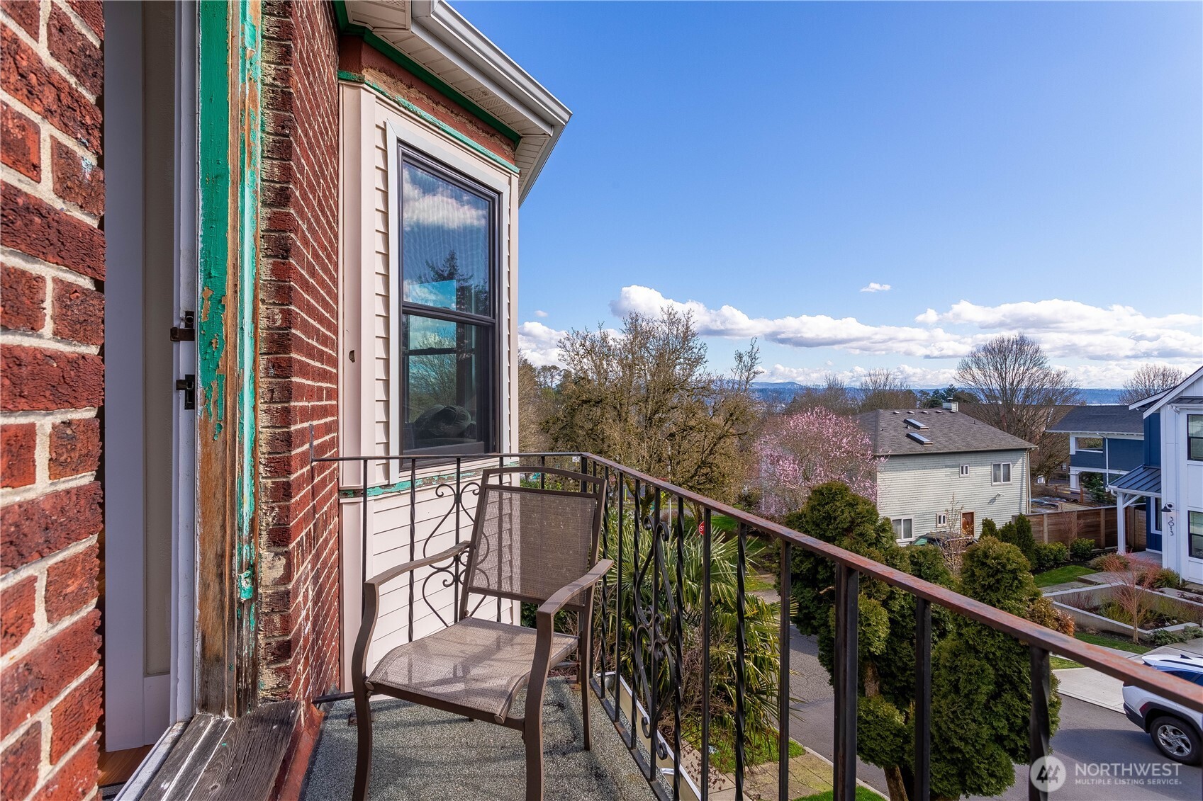 3010 East Spruce Street Seattle, WA 98122 - Photo 19 of 20 a view of a balcony with furniture
