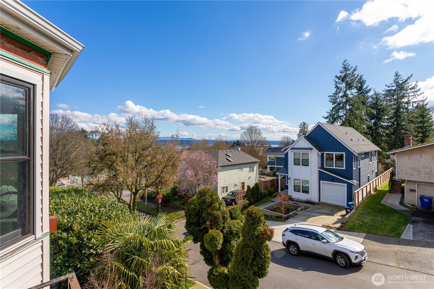 3010 East Spruce Street Seattle, WA 98122 - Photo 20 of 20 a car parked in front of a house