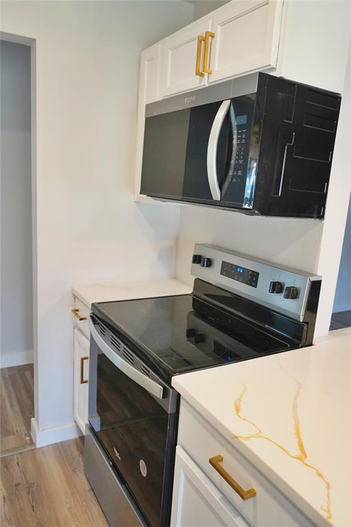 6357 Cascade Circle Watauga, TX 76148 - Photo 8 of 22 a stove top oven sitting inside of a kitchen