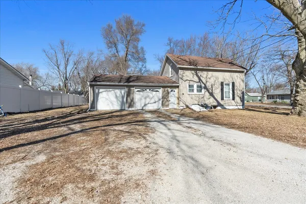 $115,000 | 301 North 2nd Avenue, Chenoa, IL 61726
