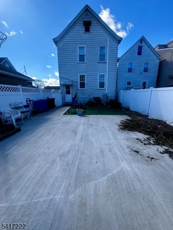 $2,700 | 119 Halstead Avenue, Unit 1, Wallington, NJ 07057