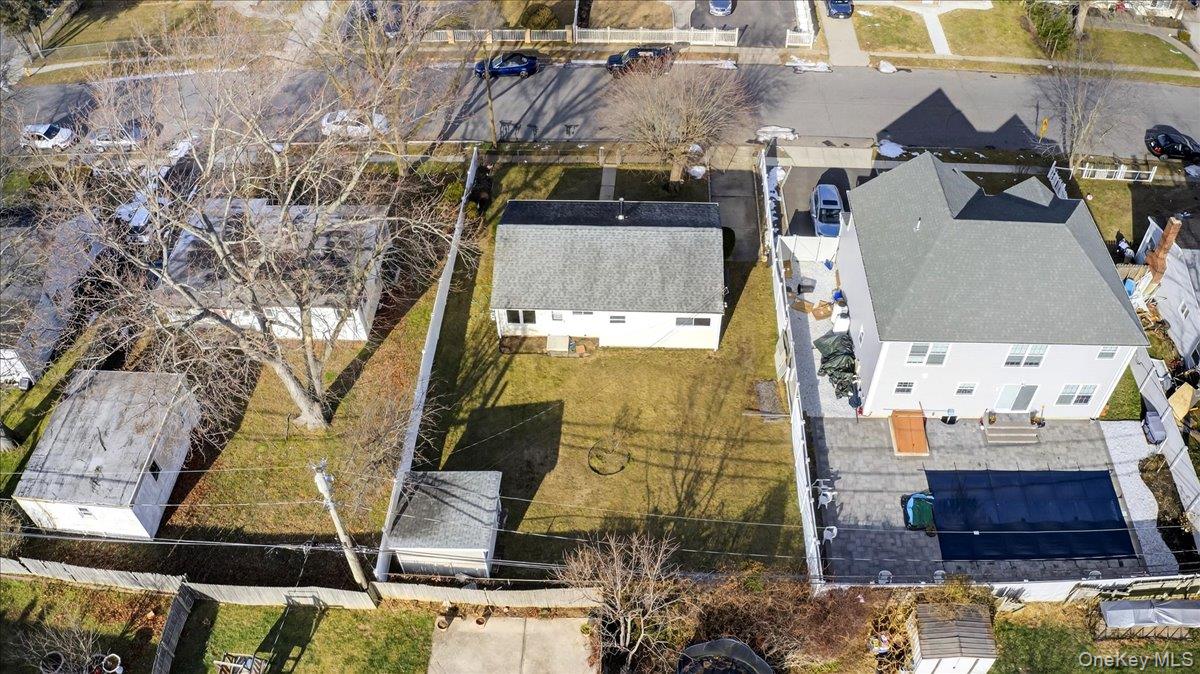 21 North Somerset Road Amityville, NY 11701 - Photo 14 of 16