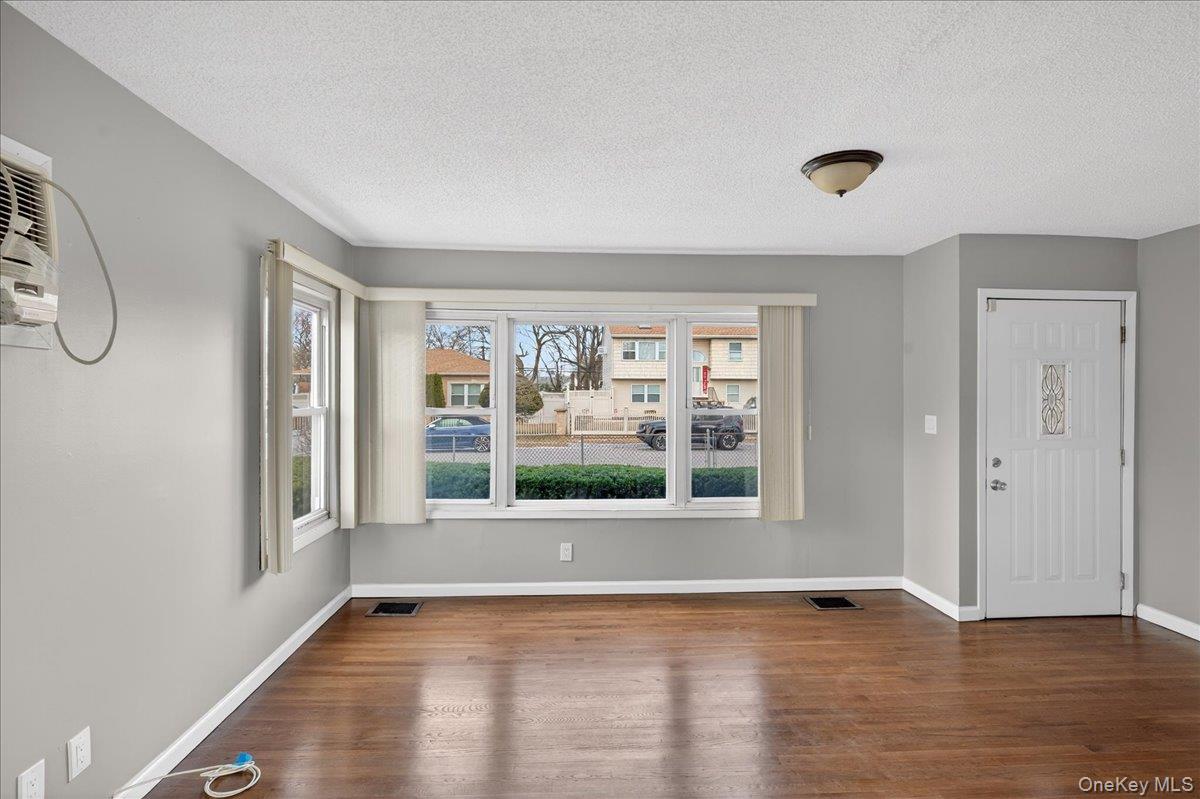 21 North Somerset Road Amityville, NY 11701 - Photo 3 of 16