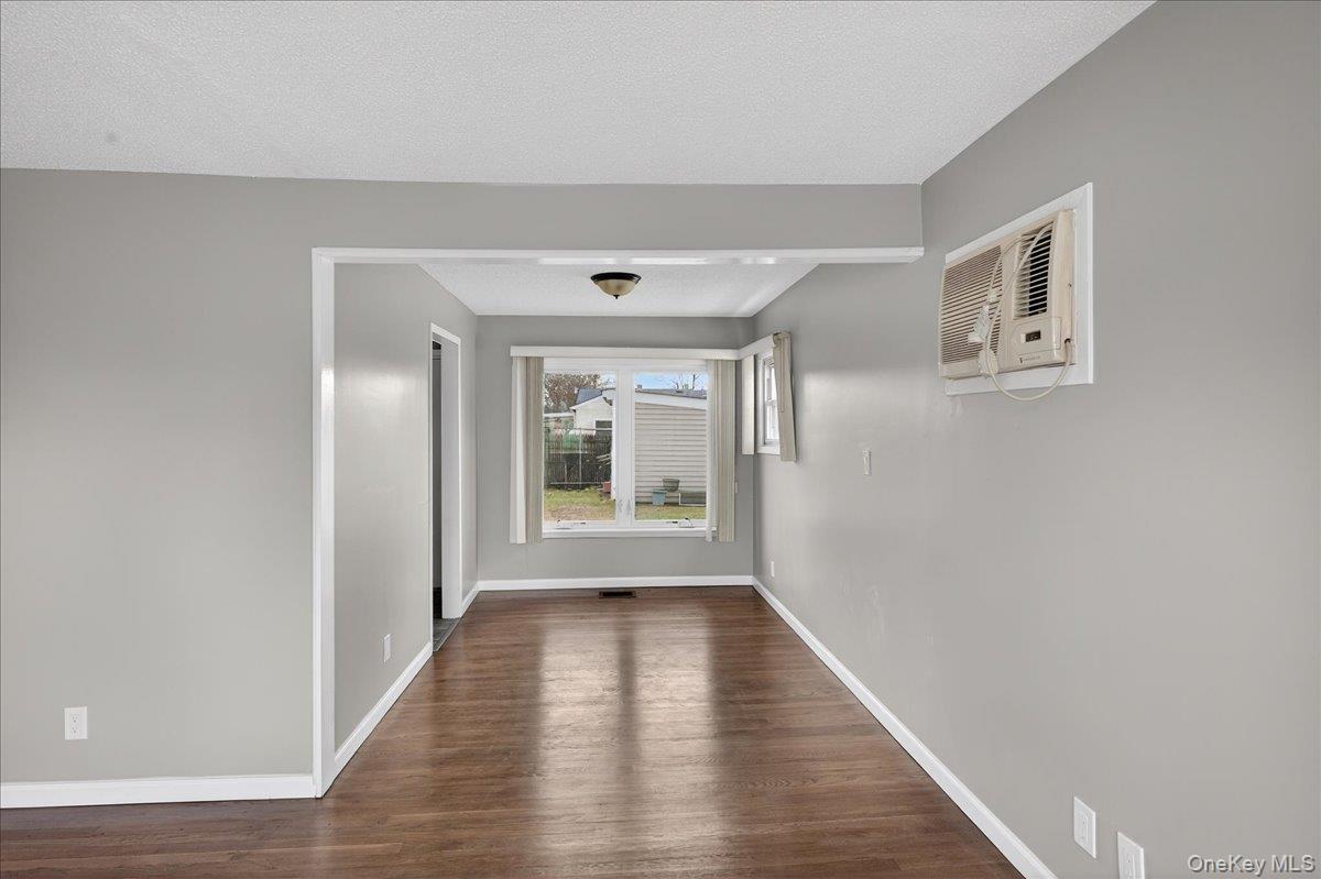 21 North Somerset Road Amityville, NY 11701 - Photo 5 of 16