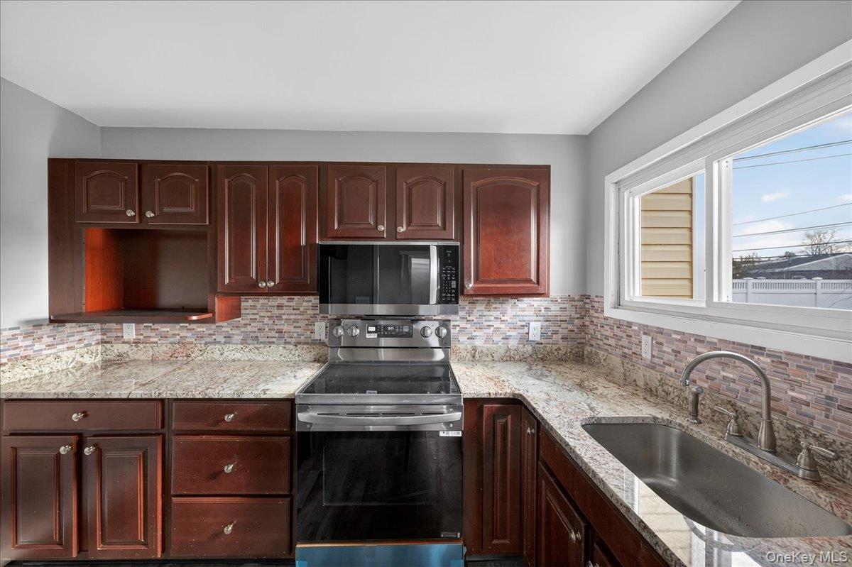 21 North Somerset Road Amityville, NY 11701 - Photo 6 of 16