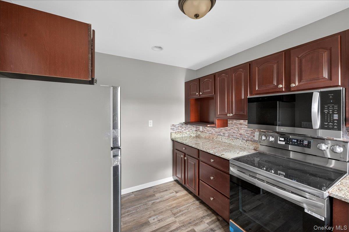 21 North Somerset Road Amityville, NY 11701 - Photo 7 of 16