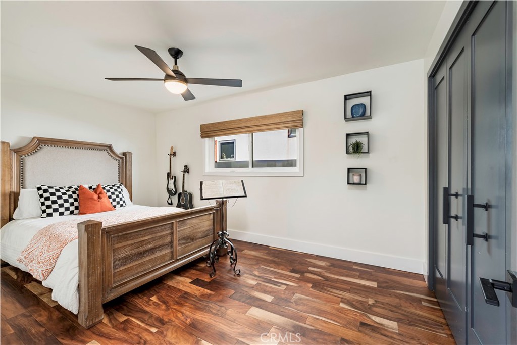 35 Geneva Walk Long Beach, CA 90803 - Photo 25 of 36 a bedroom with a bed and a window