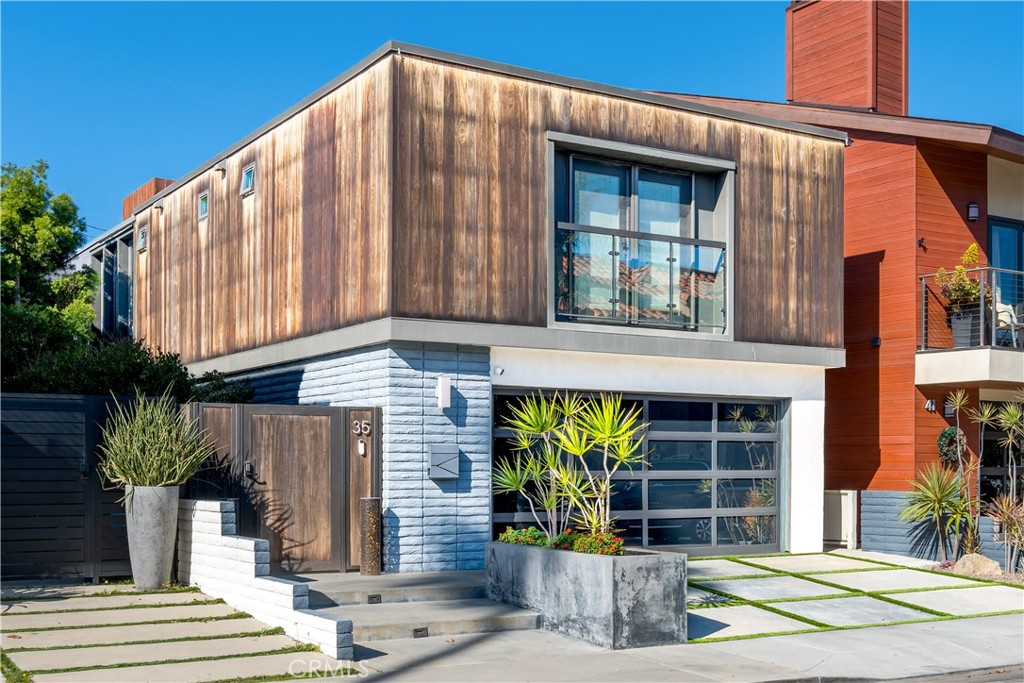 35 Geneva Walk Long Beach, CA 90803 - Photo 3 of 36 a view of a house with entrance and plants