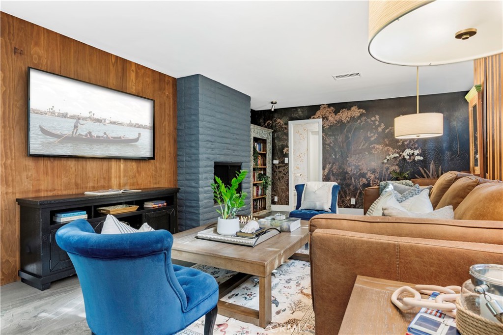 35 Geneva Walk Long Beach, CA 90803 - Photo 8 of 36 a living room with furniture and a large window