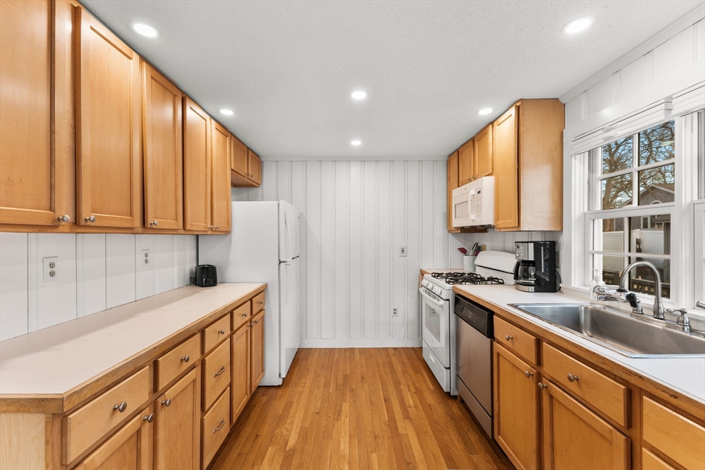 32 Emerson Road Falmouth, MA 02536 - Photo 14 of 42