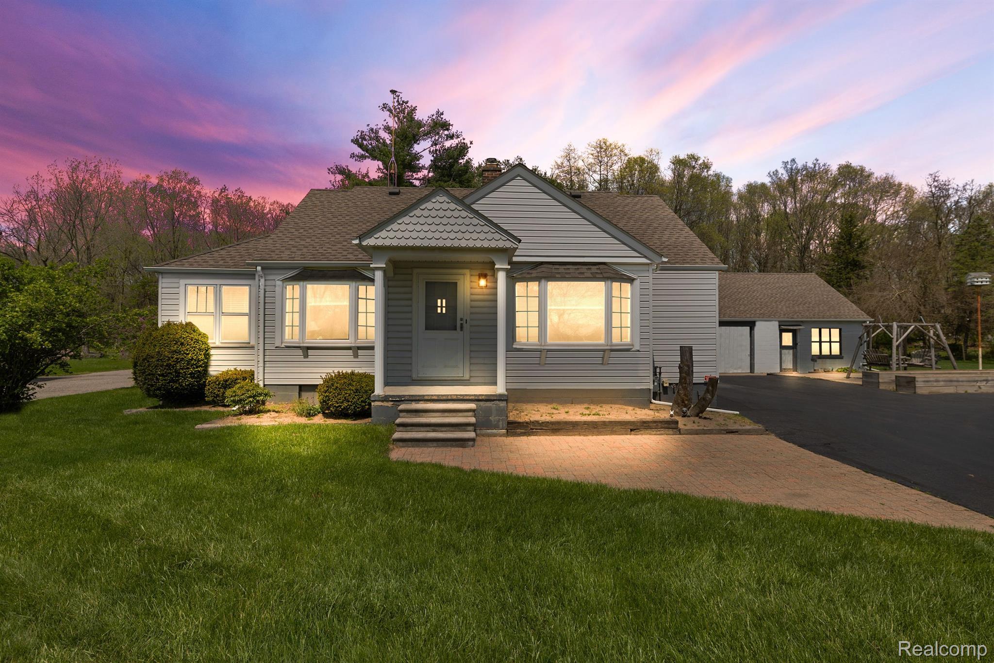 33326 Willow Road New Boston, MI 48164 - Photo 1 of 54 Gallery Image 1
